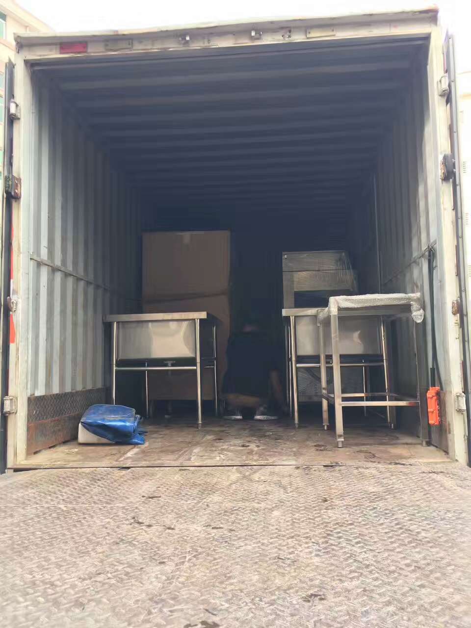 亞鈦洗碗機裝車