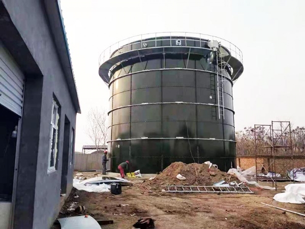 河北邢臺(tái)800方大型沼氣工程施工中